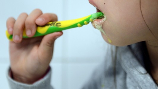 Soll man nach dem Essen sofort Zähne putzen?