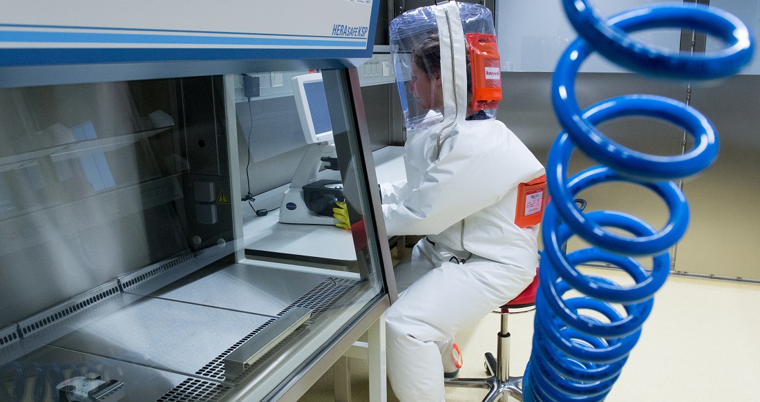 Bevor in dem Labor richtig gearbeitet wird, machen Fachleute erst mal viele Technik-Tests. (Foto: dpa)