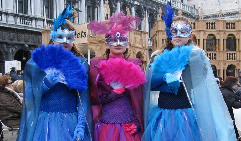 In Venedig haben die Menschen schon vor mehr als 900 Jahren Karneval gefeiert. Auch damals haben sie Masken getragen. (Foto: Sommersberg)