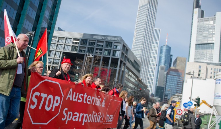 Viele Menschen protestierten in der Stadt Frankfurt am Main. (Foto: dpa)