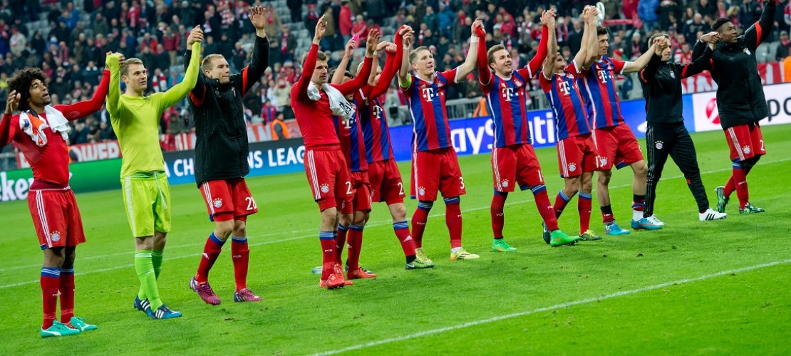 Die Spieler von Bayern München jubelten am Mittwoch ihren Fans zu. (Foto: dpa)