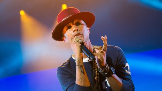 Pharrell Williams ist ein berühmter Musiker. Seine Songs gefallen Jamie besonders gut. (Foto: dpa)