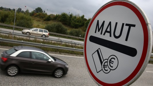 Auch Deutschland bekommt nun eine Maut für Autofahrer. (Foto: dpa)