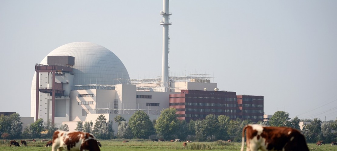Kernkraftwerke sind Anlagen, in denen Strom hergestellt wird. (Foto: dpa)