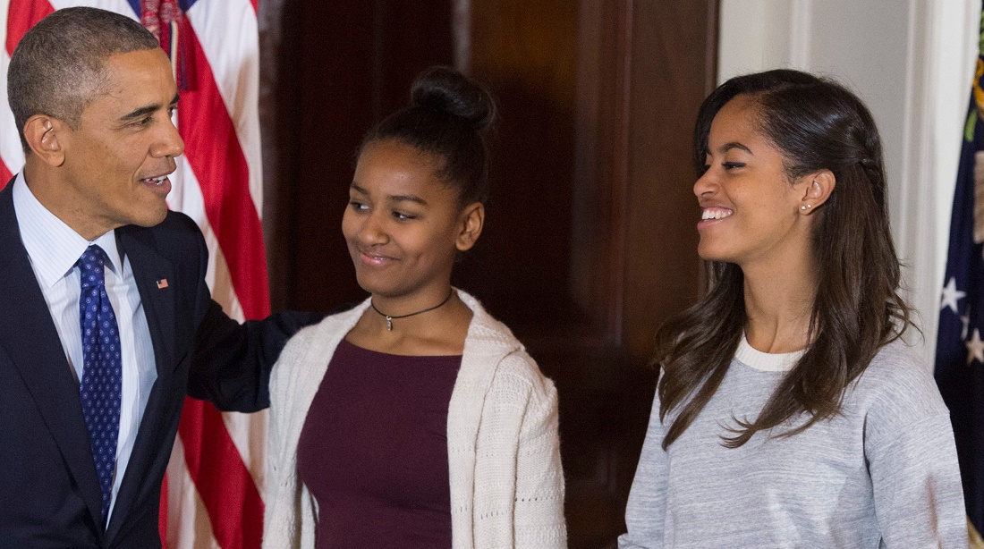 Barack Obama glaubt, dass seine Töchter ihn langweilig finden. (Foto: dpa)