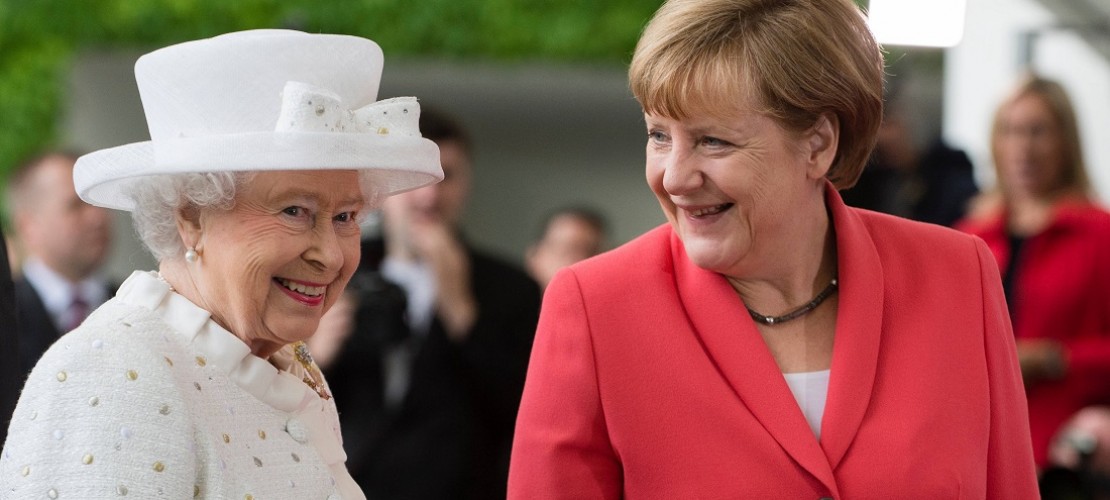Die Königin Elizabeth II und die Kanzlerin Angela Merkel trafen sich und plauderten miteinander. (Foto: dpa)