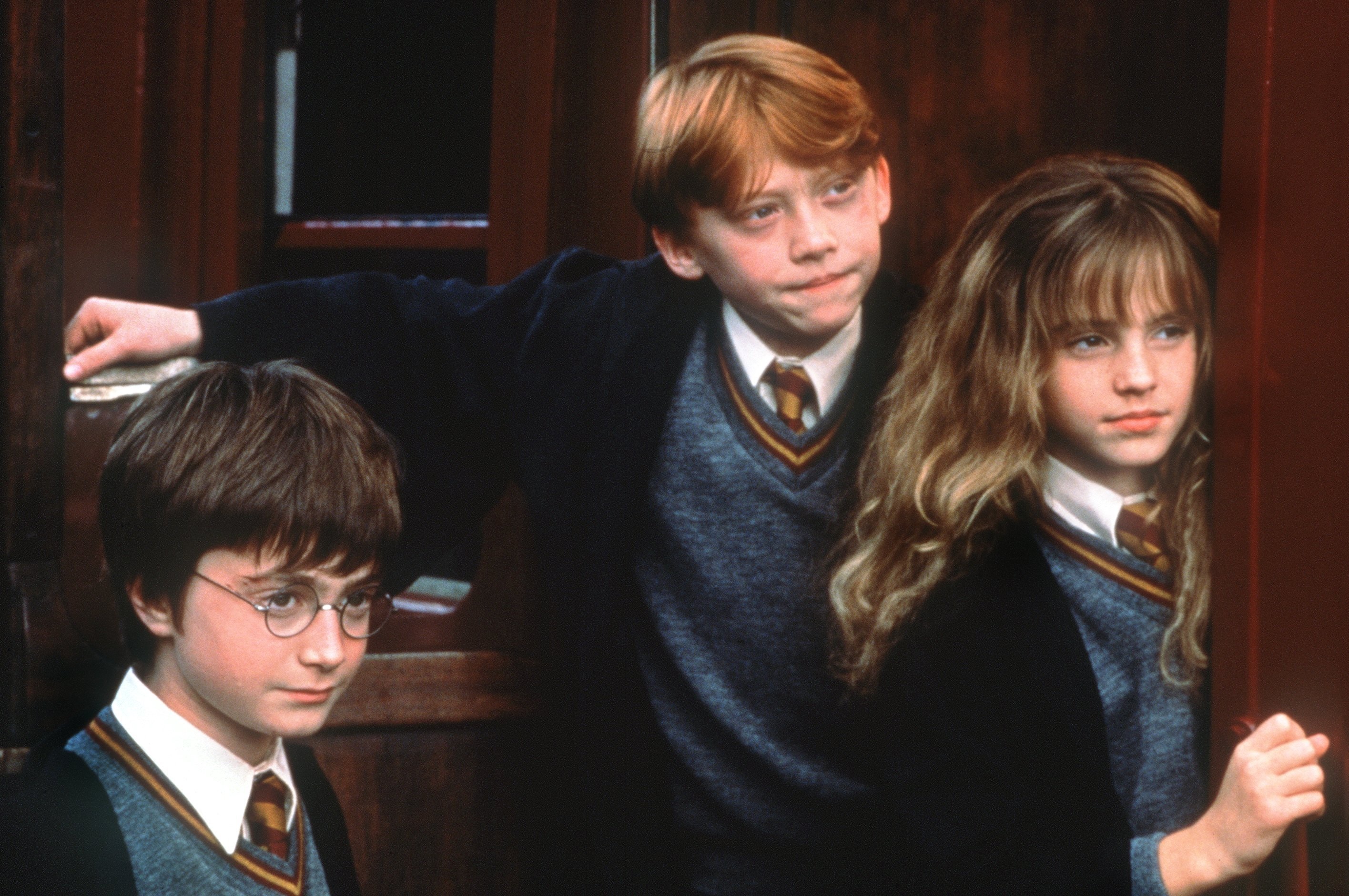 Harry Potter (Daniel Radcliffe, ), Ron Weasley (Rupert Grint) und Hermine Granger (Emma Watson) im Kinofilm „Harry Potter und der Stein der Weisen" (Foto: dpa)