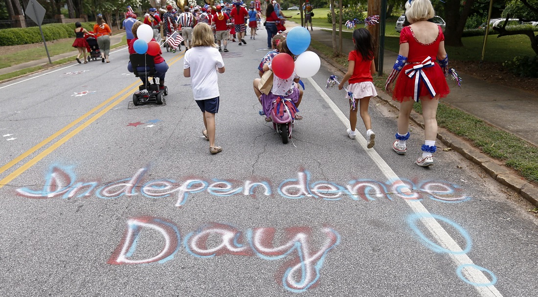 Am Unabhängigkeitstag wird in den USA viel auf den Straßen gefeiert. (Foto: dpa)