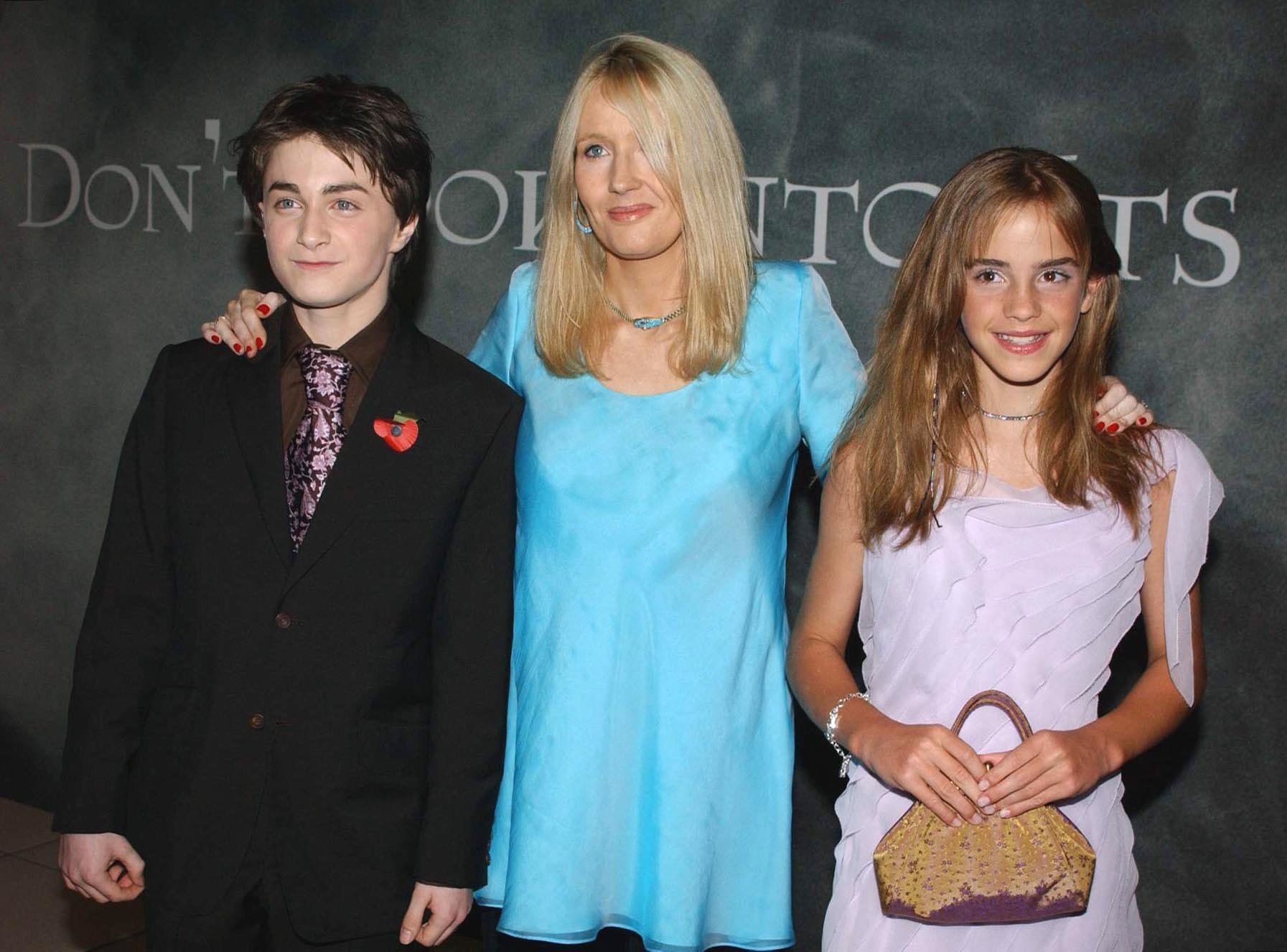 Joanne K. Rowling mit den Schauspielern auf den Harry-Potter-Filmen: Daniel Radclifffe und Emma Watson. (Foto: dpa)
