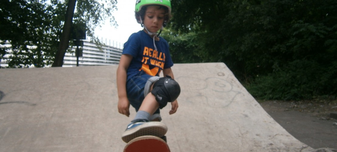 Im Skatepark im Lentpark haben Anfänger und Fortgeschrittene viel Platz zum Skaten. (Foto: Jona)