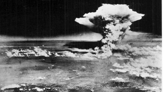 Das Foto zeigt, wie die Atombombe in Hiroshima explodiert ist. (Foto: dpa)