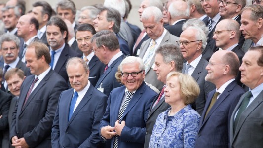 In Berlin treffen sich viele Botschafter gerade zu einer Konferenz. Mit dabei ist auch Bundesaußenminister Frank-Walter Steinmeier. (Foto: dpa)