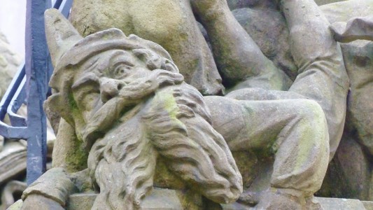 In der Kölner Innenstadt erinnert der „Heinzelmännchen-Brunnen