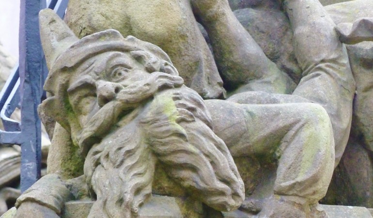 In der Kölner Innenstadt erinnert der „Heinzelmännchen-Brunnen