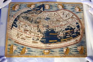 Im Weltbild von Claudius Ptolemäus war die Erde der bewegungslose Mittelpunkt des Weltalls. (Foto: dpa)