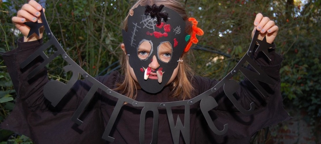 Wir zeigen dir, wie du gruselige Masken zu Halloween basteln kannst. (Alle Fotos: dpa)