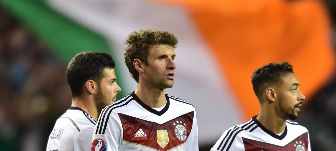 Die Deutschen Spieler Kevin Volland (ganz links), Thomas Müller und Karim Bellarabi. Im Spiel gegen Irland haben sie leider kein Tor gemacht. (Foto: dpa)