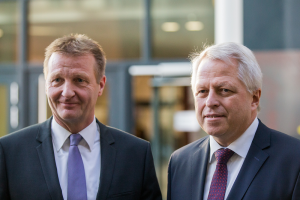 NRW-Innenminister Ralf Jäger (links) und Jürgen Mathies (Foto: dpa)