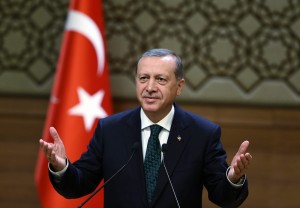 Recep Tayyip Erdogan war wegen eines Videos sauer. Wie es ihm nach dem Gedicht wohl geht? (Foto: dpa)