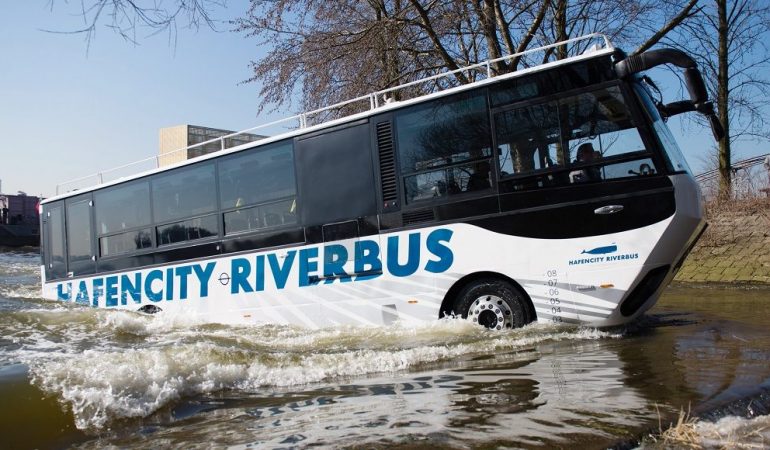 Schwimmende Busse im Rhein?