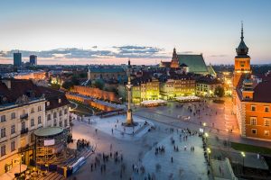 So sieht die Altstadt von Warschau aus. Warschau ist Polens Hauptstadt. (Foto: Wikimedia, Jacek Kadaj)