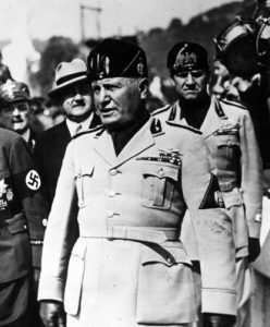 Der italienische Diktator Mussolini (Bild) arbeitete eng mit dem deutschen Diktator Adolf Hitler zusammen. (Foto: dpa)