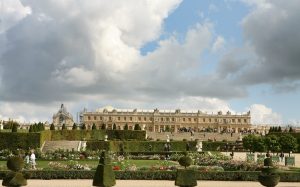 Riesiges Schloss mit riesigem Garten: König Ludwig lebte im berühmten Schloss Versailles. (Foto: dpa)