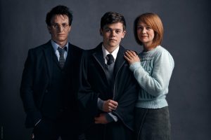 So sehen die Schauspieler aus, die das Stück auf der Bühne aufführen: Harry Potter (links), sein Sohn Albus und Mutter Ginny (Foto: dpa)