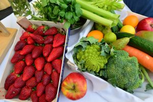 Brokkoli, Erdbeeren, Äpfel, Orangen: In Obst und Gemüse stecken Vitamine... (Foto: dpa)