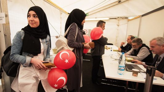 Türken in Deutschland stimmen ab