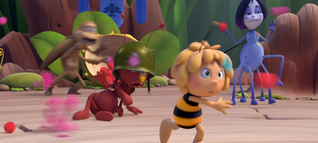 Das Foto zeigt eine Szene aus «Die Biene Maja - Die Honigspiele»: Maja und ihre Mannschaft beim Wettkampf. (Foto: Universum Film)