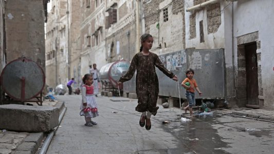 So leben Kinder in der Stadt Sanaa im Land Jemen. (Foto: dpa)