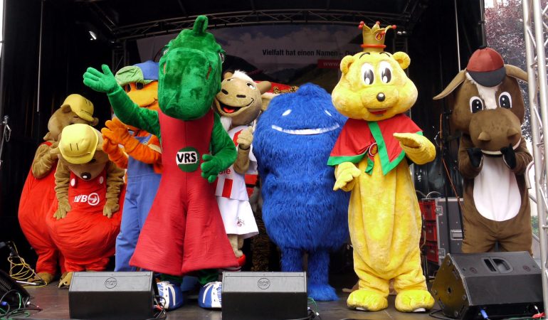 Am Wochenende kannst du Duda und seine Maskottchenfreunde beim Kinderfest besuchen. (Foto: Archiv)
