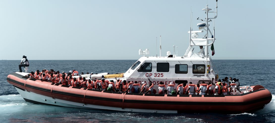 Die Aquarius wird von Ärzte ohne Grenzen und SOS Mediterranee betrieben. (Foto: Kenny Karpov/SOS) Mediterranee/dpa