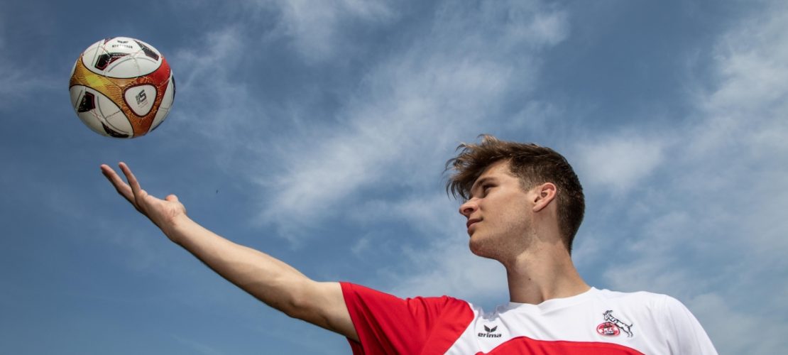 Dominik ist mit 14 Jahren ins Sportinternat gegangen. Mittlerweile spielt er bei der U19-Mannschaft des 1. FC Köln. (Foto: Uwe Weiser)