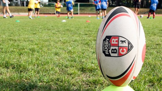 Ein Ei hinter die Ziellinie legen – Rugby