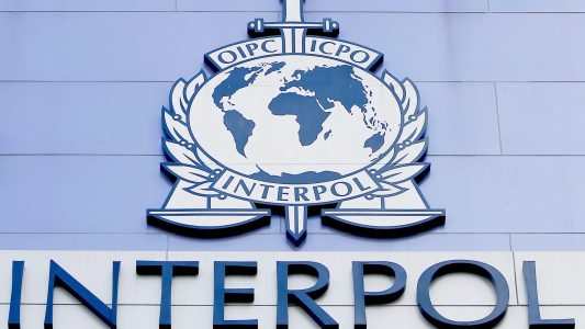 100 Jahre Verbrecherjagd mit Interpol